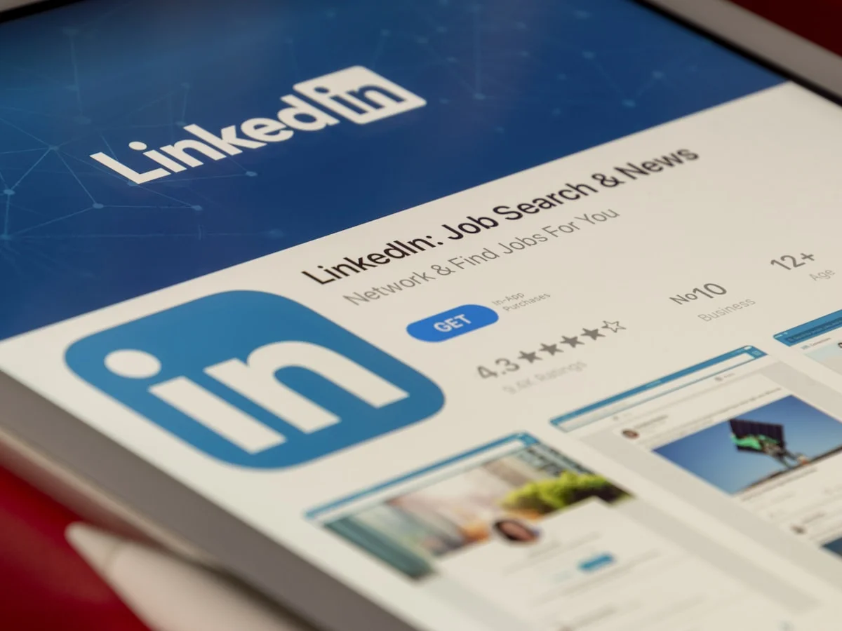 Profesionales usando LinkedIn para hacer crecer su negocio